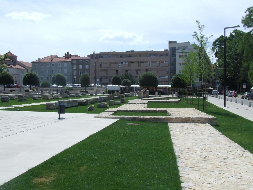 Luxury Town Center Apartments Ζαντάρ Δωμάτιο φωτογραφία